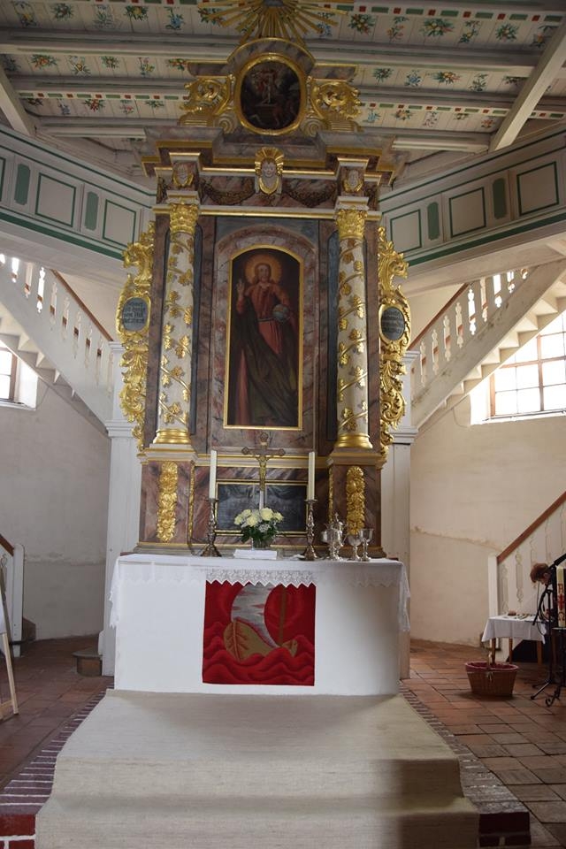 Der Altar in der Kirche in Werben im Spreewald