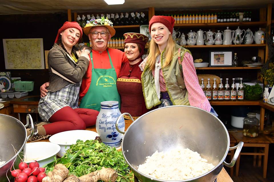 Lutkis zu Besuch in der Kräutermanufaktur