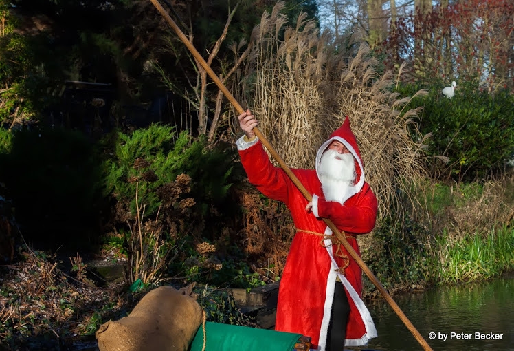 Weihnachtsmann auf der Spree