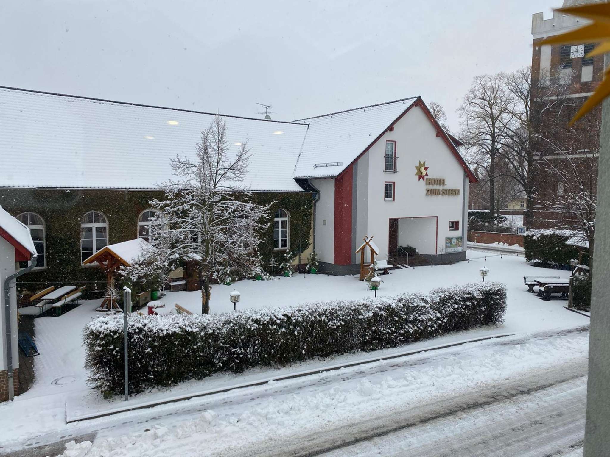 Schneeschieben im Kräuterhotel